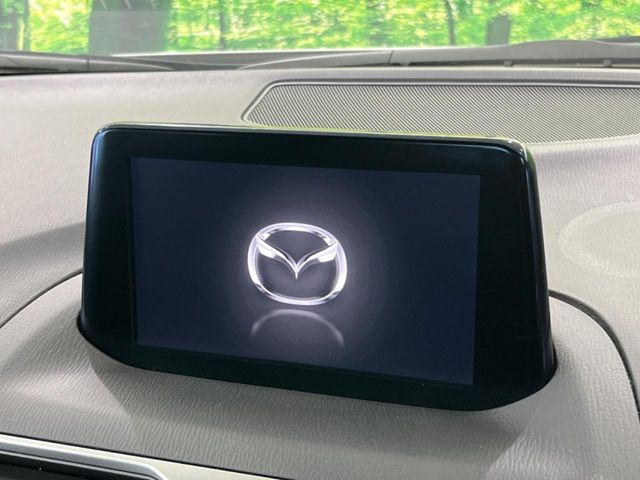 【純正ナビ】人気の純正ナビを装備しております。ナビの使いやすさはもちろん、オーディオ機能も充実!キャンプや旅行はもちろん、通勤や買い物など普段のドライブも楽しくなるはず♪