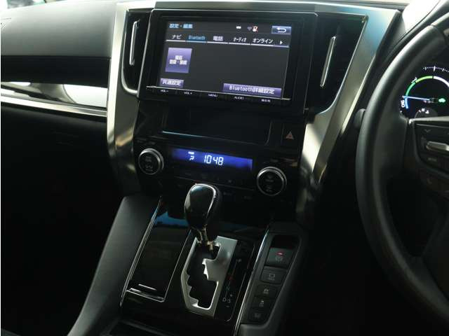 �y����9�C���`�i�r�Q�[�V�����V�X�e�������zCD��DVD�Đ��ABluetooth�ڑ��ȂǑ��ʂȋ@�\����葵���Ă���܂�!