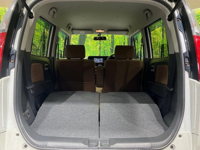 ���i�̂���������ʋ΁A���}���ɏ\���ȉ׎��X�y�[�X���m�ۂ��Ă���܂��B�Z�J���h�V�[�g��|���ƁA�傫�ȉו��̐ύڂ��\�ł���