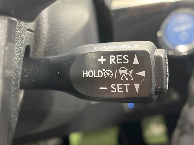 【レーダークルーズコントロール】高速道路での長距離走行が楽に!!自動で速度を保つクルーズコントロールが、衝突軽減システムと連携し、前方の車両を感知して車間を保つように速度調節してくれます!!