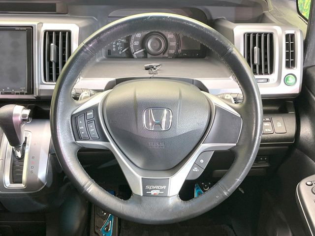 �y�����v�����X�e�A�����O�z�㎿�Ȋv���g�p���邱�ƂŁA��ɂ����������݂ƂĂ��^�]���₷���n���h���ł���