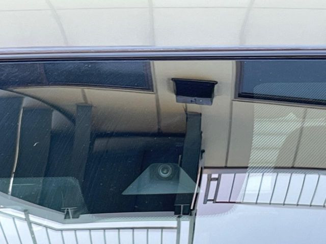 �y�C���e���W�F���g�G�}�[�W�F���V�[�u���[�L�z�t�����g�J�����őO���̎ԗ�����s�҂����m�B�Փ˂������Ȏ��͏Փ˔�Q�y���u���[�L���쓮�A�Փˉ�����T�|�[�g�B�����S�Ƀh���C�u�����y���݂��������܂��B