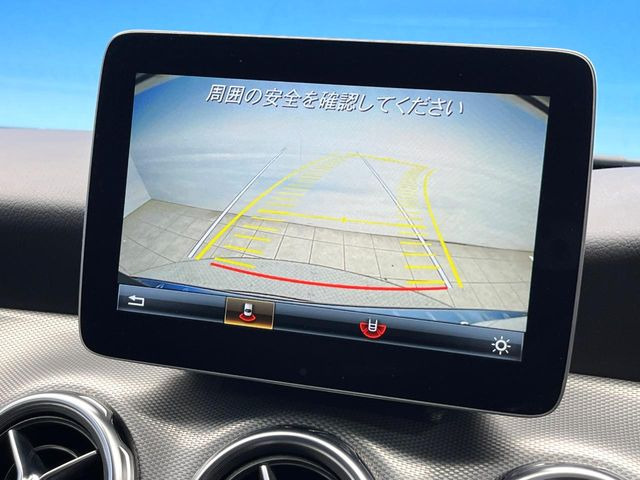 ●ガイドライン付きバックカメラ:不安な駐車もこれで安心!ガイドライン付きなので狭い箇所での駐車もラクラクです!