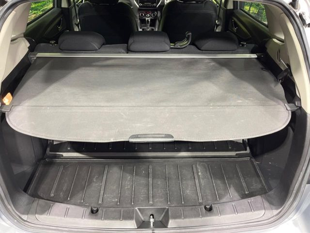 【トノカバー】デッキに積み込んだ荷物を雨風や盗難のリスクから守るトノカバーを装備。気兼ねなく荷物を積み込んでお使いいただけます。