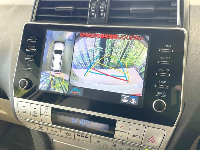 【パノラミックビューモニター】専用のカメラにより、上から見下ろしたような視点で360度クルマの周囲を確認することができます☆死角部分も確認しやすく、狭い場所での切り返しや駐車もスムーズに行えます。