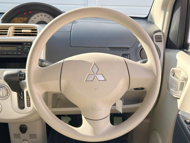 ステアリングも使用感が少なく、きれいな状態となっております♪