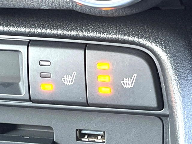 【シートヒーター】寒い日に重宝するシートヒーター!エアコンより早く温まってくれるので寒がりの人も安心ですね♪エアコンの温風は乾燥するから苦手、という方にもをおすすめです。