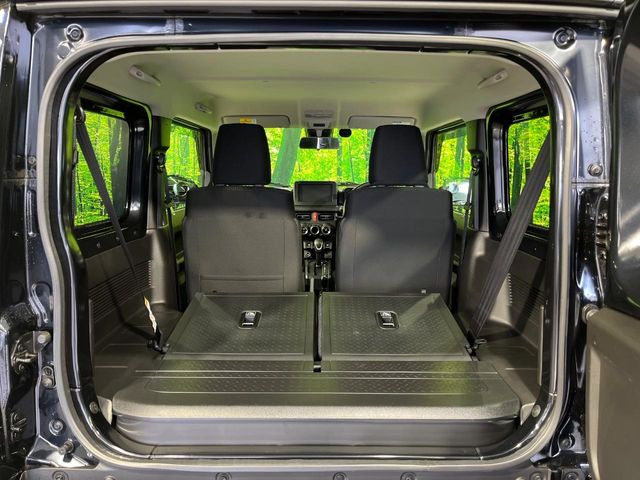 ���i�̂���������ʋ΁A���}���ɏ\���ȉ׎��X�y�[�X���m�ۂ��Ă���܂��B�Z�J���h�V�[�g��|���ƁA�傫�ȉו��̐ύڂ��\�ł���