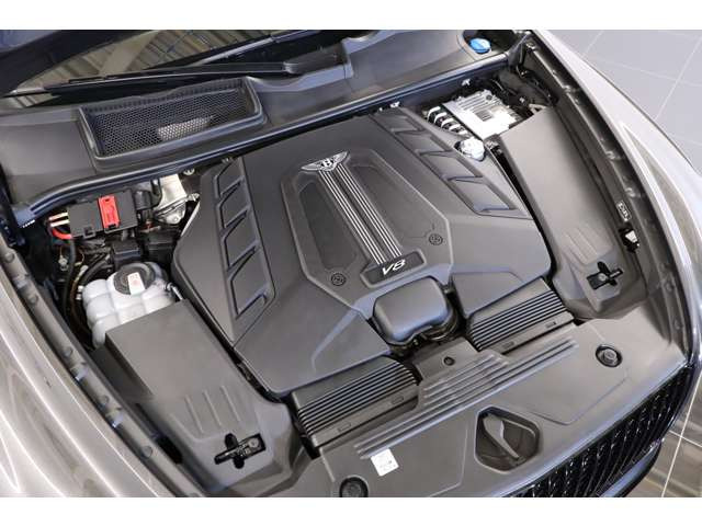 圧 倒的なパワーと上質な乗り心地を両立したベンテイガは、長距離移動でも極 上の快適性を提供するプレミアムSUVです。