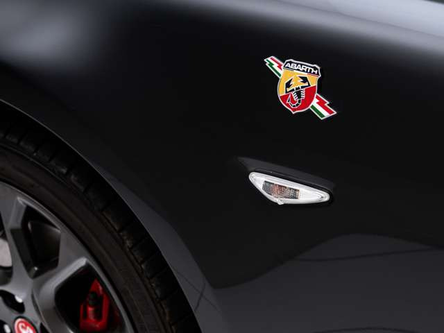 ���X�͍����A���Ԑ��X�����炱�������ɗ͂����Ă��܂��B�J�X�^���˗��͂��Ƃ��e��R�[�f�B���O��Ƃ�Ԍ������ȂǁA���������̂��q�l���炨�₢���킹������A���p���𒸂��Ă���܂��B