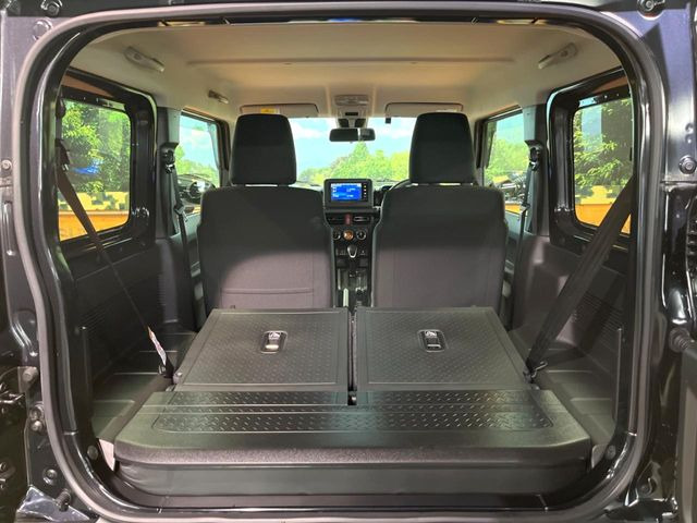 防水仕様のラゲッジは、アクティブな使用にぴったり。プールや海水浴をはじめ、キャンプやウィンタースポーツのシーンで濡れたり汚れた荷物を積み込んでも簡単にふき取ることができ、お手入れも楽々です♪