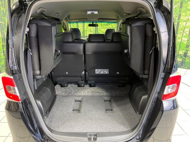 ���i�̂���������ʋ΁A���}���ɏ\���ȉ׎��X�y�[�X���m�ۂ��Ă���܂��B�Z�J���h�V�[�g��|���ƁA�傫�ȉו��̐ύڂ��\�ł���