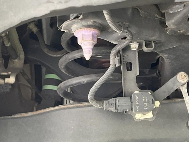 お車を安心してお乗りいただく為には、足回りの定期点検が欠かせません。サービスサポート(有償保証)では無料点検もご提供しており、安心のカーライフをお過ごしいただけるサポート体制が整っています。