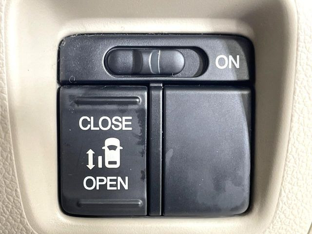 �y�p���[�X���C�h�h�A�z�X�}�[�g�L�[��^�]�Ȃ̃X�C�b�`�ŃX���C�h�h�A�̊J���\���d��������͂����ăh�A���J����K�v�������A���������q�l�ł��A�d���ו��������Ă��鎞�����N�ɊJ���߂ł��܂���