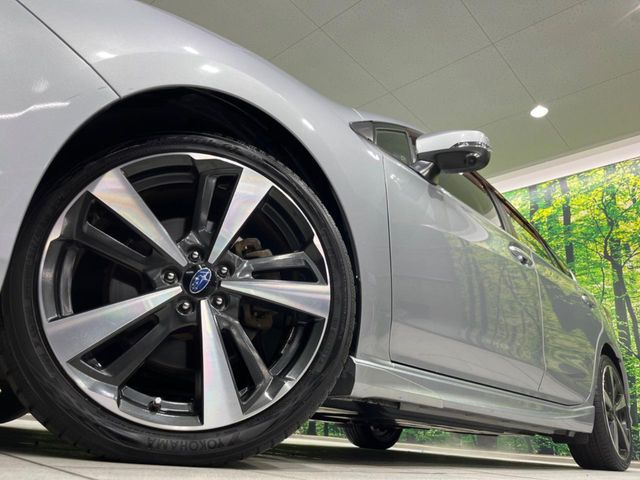 【純正18インチアルミホイール】外観にマッチした純正アルミホイールを装着しております。各種社外アルミホイールや、スタッドレスタイヤも取扱いしております。是非ご相談ください♪