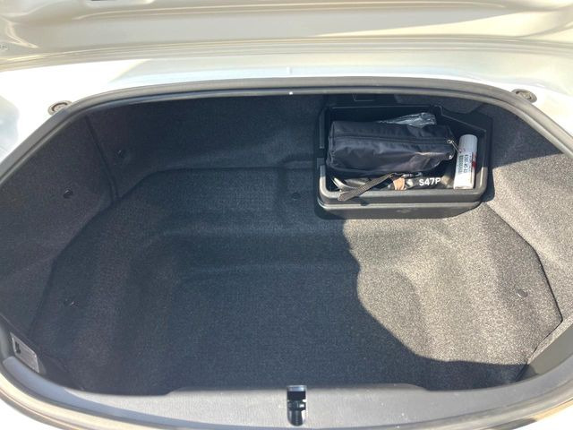 ���i�̂���������ʋ΁A���}���ɏ\���ȉ׎��X�y�[�X���m�ۂ��Ă���܂��B