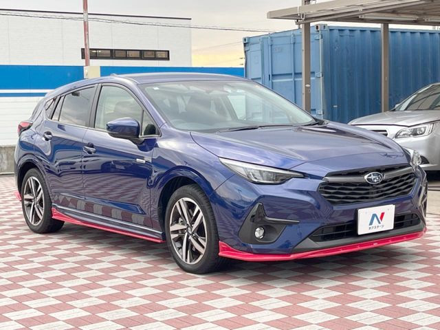 高透明度のガラス皮膜で撥水はもちろん、上質なツヤ・光沢を実現。紫外線や酸性雨から大切な愛車を保護し、色あせ・劣化を防止。「弾スプラッシュコート」、「弾プリミッサコート」からお選びいただけます。