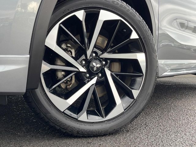 【純正20インチアルミホイール】外観にマッチした純正アルミホイールを装着しております。各種社外アルミホイールや、スタッドレスタイヤも取扱いしております。是非ご相談ください♪