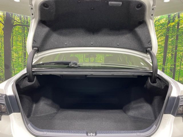 ���i�̂���������ʋ΁A���}���ɏ\���ȉ׎��X�y�[�X���m�ۂ��Ă���܂��B�傫�ȉו��̐ύڂ��\�ł���