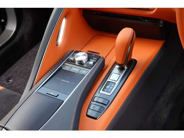 �����[�g�^�b�`(�^�b�`�p�b�h���E�i�r�̑����ԗ��̐ݒ���s���܂�)�E�u���[�L�z�[���h�@�\�B