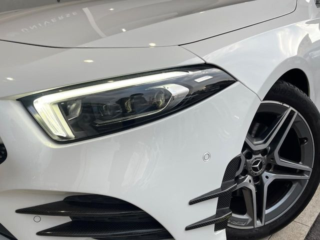 ●LEDヘッドライト:高寿命LEDヘッドライトで、安全運転を支える良好な視界を!