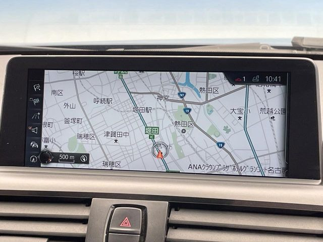 �������i�r:��̊��̂���i�r�́A����������ԓ������o���Ă���܂��BBluetooth�Đ��ȂǃI�[�f�B�I�@�\���[�����Ă���܂��̂ŁA�^�]�����y���߂܂���