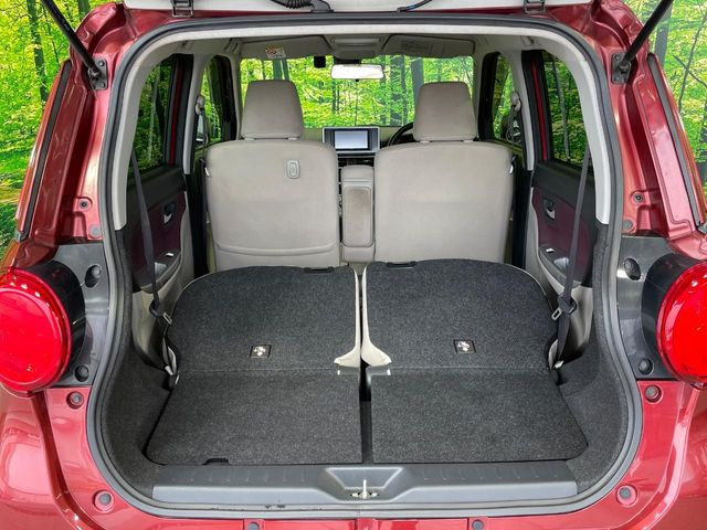 普段のお買い物や通勤、送迎等に十分な荷室スペースを確保しております。セカンドシートを倒すと、大きな荷物の積載も可能です♪