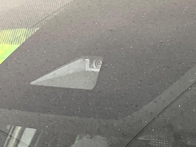 【トヨタセーフティセンス】走行中に前方の車両等を認識し、衝突しそうな時は警報とブレーキで衝突回避と被害軽減をアシスト。より安全にドライブをお楽しみいただけます。