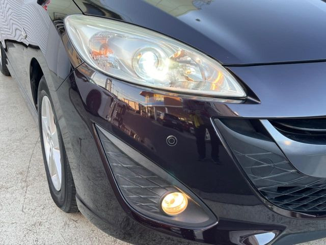 【HIDヘッドライト】非常に明るく前方を照らしてくれるので、悪天候や夜間の走行時も視界良好で安心してお乗りいただけます。