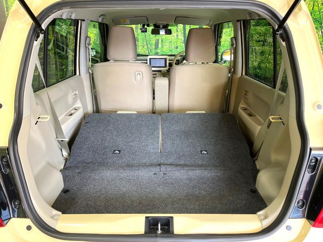 積み下ろしのしやすいデッキにはたっぷりと荷物を積み込んでいただけます。遊びから仕事まで、様々なシーンで頼れます♪