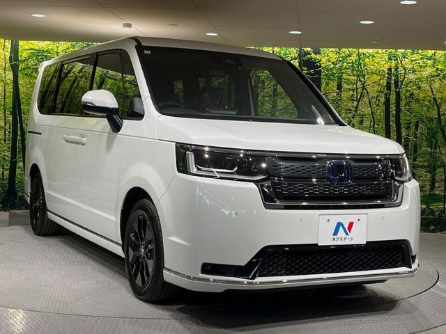 高透明度のガラス皮膜で撥水はもちろん、上質なツヤ・光沢を実現。紫外線や酸性雨から大切な愛車を保護し、色あせ・劣化を防止。「弾スプラッシュコート」、「弾プリミッサコート」からお選びいただけます。