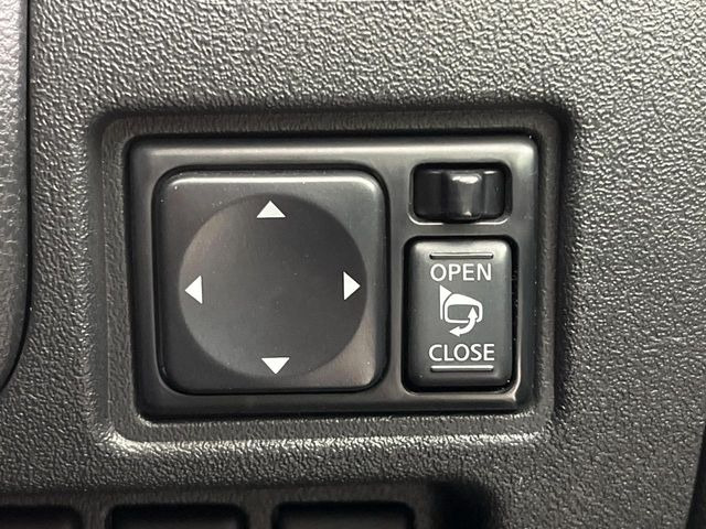 �y�d���i�[�~���[�z�T�C�h�~���[�͓d���i�[���ƂȂ��Ă���A�������ԏ�ł��L�Y�������X�N��}�����܂��B