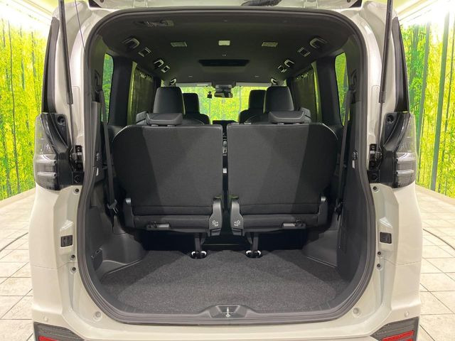 ���i�̂���������ʋ΁A���}���ɏ\���ȉ׎��X�y�[�X���m�ۂ��Ă���܂��B�Z�J���h�V�[�g��|���ƁA�傫�ȉו��̐ύڂ��\�ł���