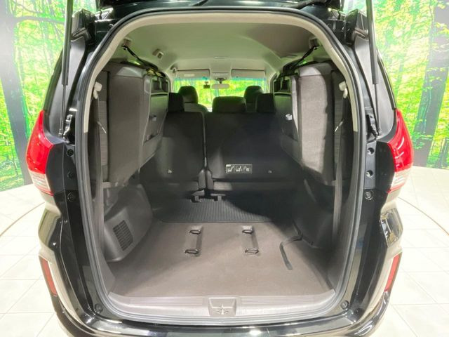 ���i�̂���������ʋ΁A���}���ɏ\���ȉ׎��X�y�[�X���m�ۂ��Ă���܂��B�Z�J���h�V�[�g��|���ƁA�傫�ȉו��̐ύڂ��\�ł���