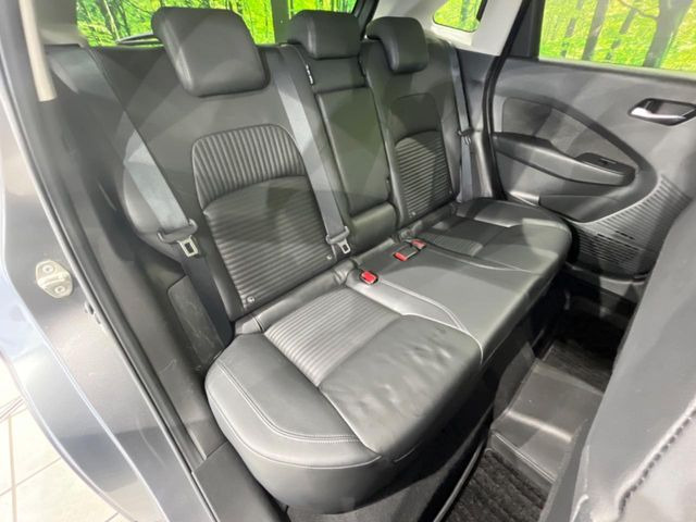 �R���p�N�g�J�[�ł����A�Z�J���h�V�[�g�͏\���ȍL����������K�ɂ���肢�������܂���V�[�g��|���đ傫�ȉו���ς񂾂�ƁA�p�r�̕����L��1��ł��B