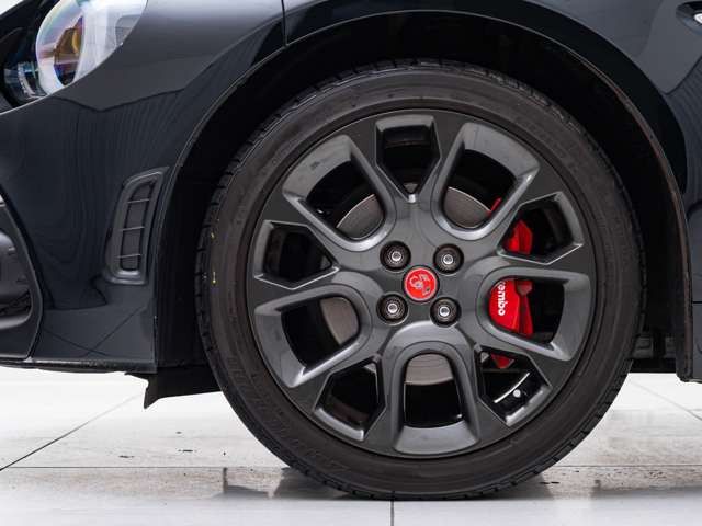 ���X�͍����A���Ԑ��X�����炱�������ɗ͂����Ă��܂��B�J�X�^���˗��͂��Ƃ��e��R�[�f�B���O��Ƃ�Ԍ������ȂǁA���������̂��q�l���炨�₢���킹������A���p���𒸂��Ă���܂��B