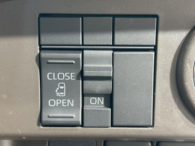 【パワースライドドア】スマートキーや運転席のスイッチでスライドドアの開閉が可能♪電動だから力を入れてドアを開ける必要が無く、小さいお子様でも、重い荷物を持っている時もラクに開け閉めできます♪