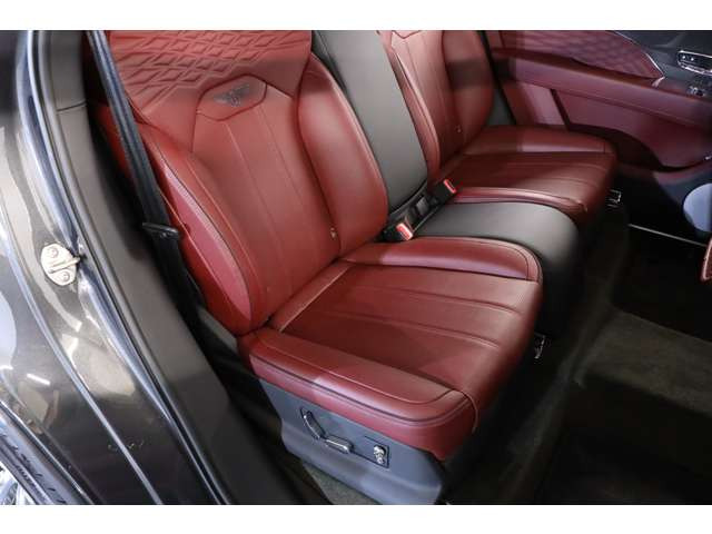 ベンテイガは、ベントレーならではの精巧なクラフトマンシップが凝縮されたSUVで、所有する喜びを強く感じさせてくれます。