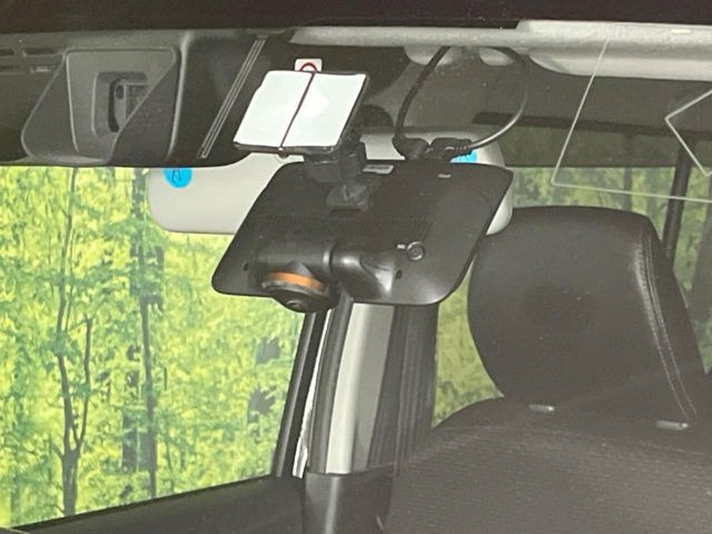 【ドライブレコーダー】安心・安全なカーライフに必須のドライブレコーダーを装備!走行中はもちろん、あおり運転や事故に遭遇した際の状況も映像で記録し、万一のリスクに備えます。