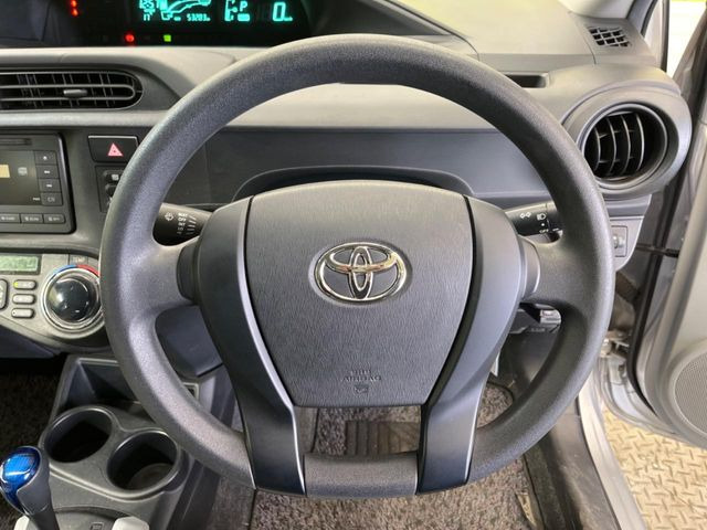 ステアリングも使用感が少なく、きれいな状態となっております♪