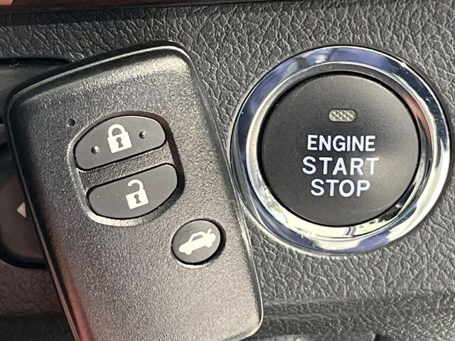 �y�X�}�[�g�L�[�z�J�o����|�P�b�g�ɓ��ꂽ�܂܂ł��h�A�̎{���E�������\�ȃX�}�[�g�L�[�𑕔��B�G���W���̃I���E�I�t�����J�M�����o���K�v����������Ƃ��Ă��֗��ł���