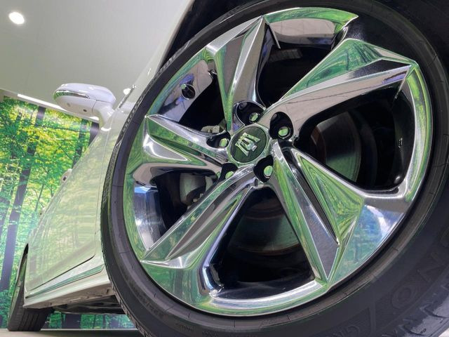 �y����18�C���`�A���~�z�C�[���z�O�ςɃ}�b�`���������A���~�z�C�[���𑕒����Ă���܂��B�e��ЊO�A���~�z�C�[����A�X�^�b�h���X�^�C�����戵�����Ă���܂��B���񂲑��k����������