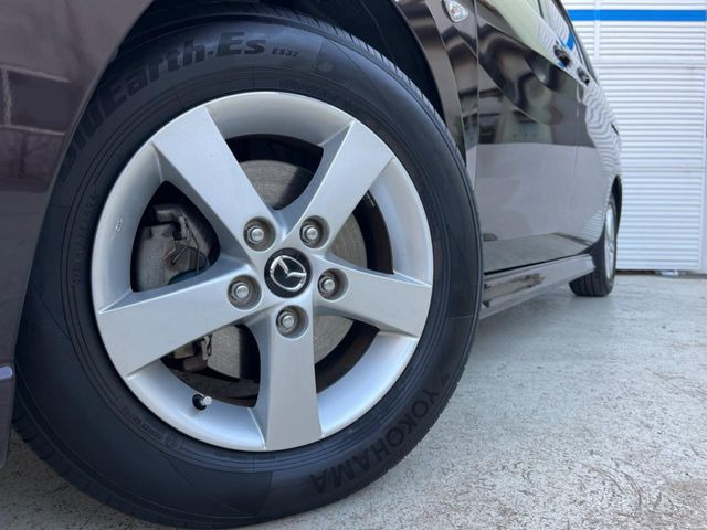 【純正15インチアルミホイール】外観にマッチした純正アルミホイールを装着しております。各種社外アルミホイールや、スタッドレスタイヤも取扱いしております。是非ご相談ください♪