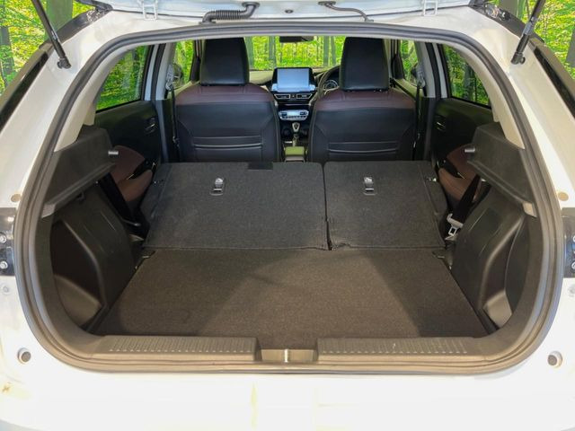 ���i�̂���������ʋ΁A���}���ɏ\���ȉ׎��X�y�[�X���m�ۂ��Ă���܂��B�Z�J���h�V�[�g��|���ƁA�傫�ȉו��̐ύڂ��\�ł���