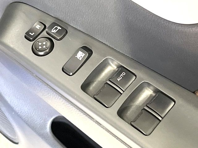 �y�d���i�[�~���[�z�T�C�h�~���[�͓d���i�[���ƂȂ��Ă���A�������ԏ�ł��L�Y�������X�N��}�����܂��B