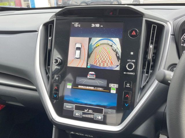 【デジタルマルチビューモニター】車のフロントやサイドのカメラ画像を同時にモニター表示することで、悪路や狭い道を走行時でも周囲の状況確認ができ安心!本格SUVにうれしい装備です♪