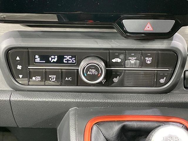 【シートヒーター】寒い日に重宝するシートヒーター!エアコンより早く温まってくれるので寒がりの人も安心ですね♪エアコンの温風は乾燥するから苦手、という方にもをおすすめです。