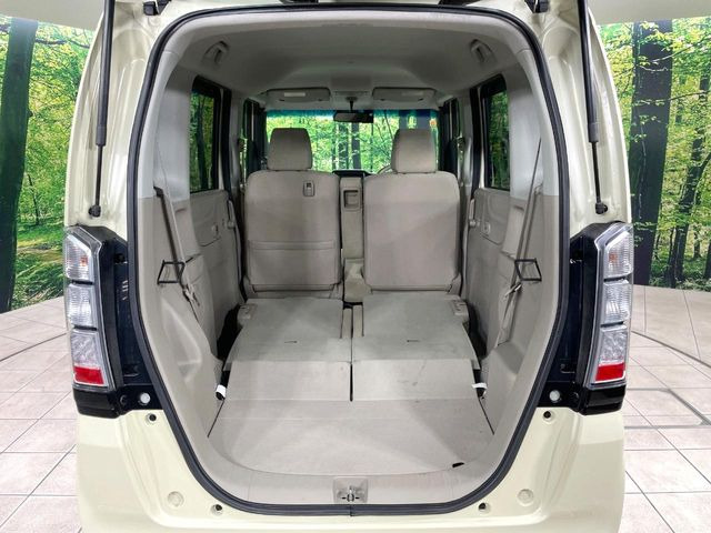 ���i�̂���������ʋ΁A���}���ɏ\���ȉ׎��X�y�[�X���m�ۂ��Ă���܂��B�Z�J���h�V�[�g��|���ƁA�傫�ȉו��̐ύڂ��\�ł���