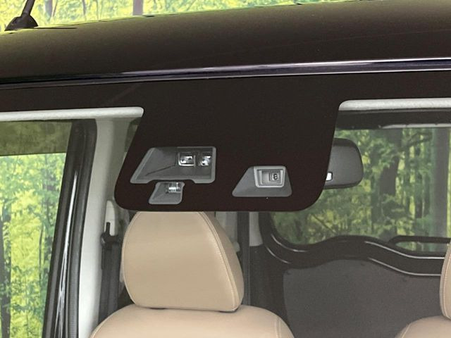 【エマージェンシーブレーキ】走行中に前方の車両等を認識し、衝突しそうな時は警報とブレーキで衝突回避と被害軽減をアシスト。より安全にドライブをお楽しみいただけます。