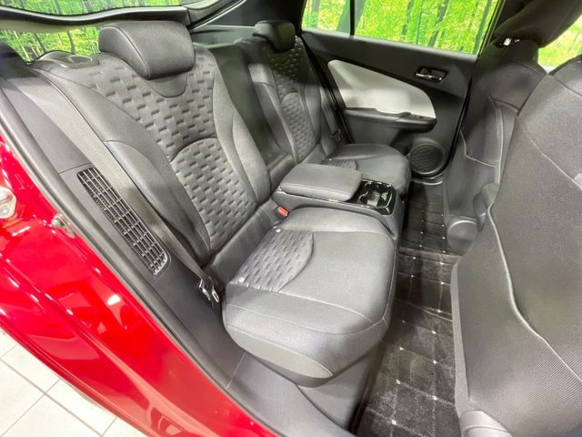 後部座席も気になるようなキズ・汚れやへたり等、大きなダメージはなく、良好な状態です。